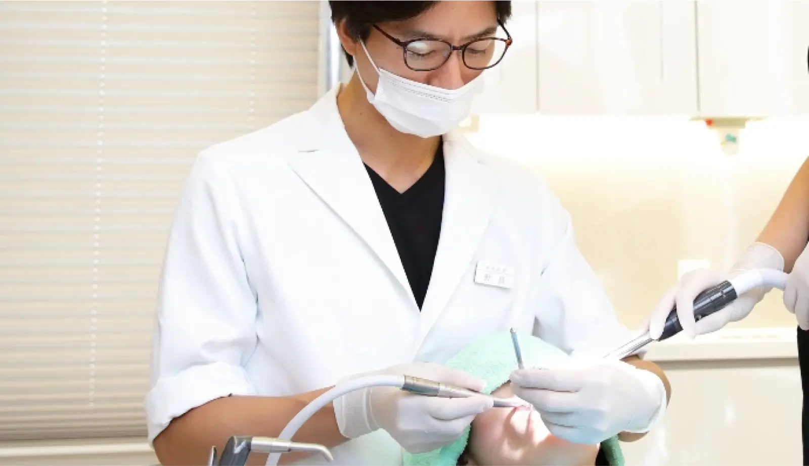 インビザライン認定医によるスマイルバランスを考えたセラミック治療